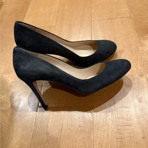 Ann Taylor suede leather gray pumps heels shoes sz 9